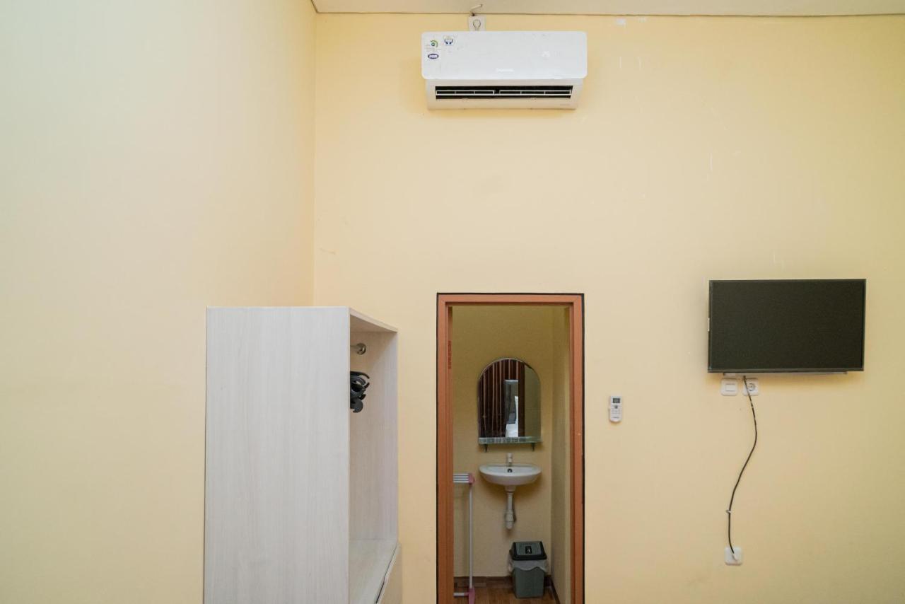 Reddoorz Syariah Near Jembatan Merah Plaza Krembangan ภายนอก รูปภาพ